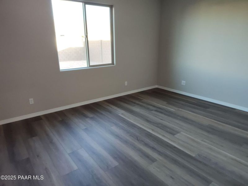 Spacious, unfurnished interior of a new home in North Ridge at Pronghorn Ranch, Prescott Valley (Image 10).