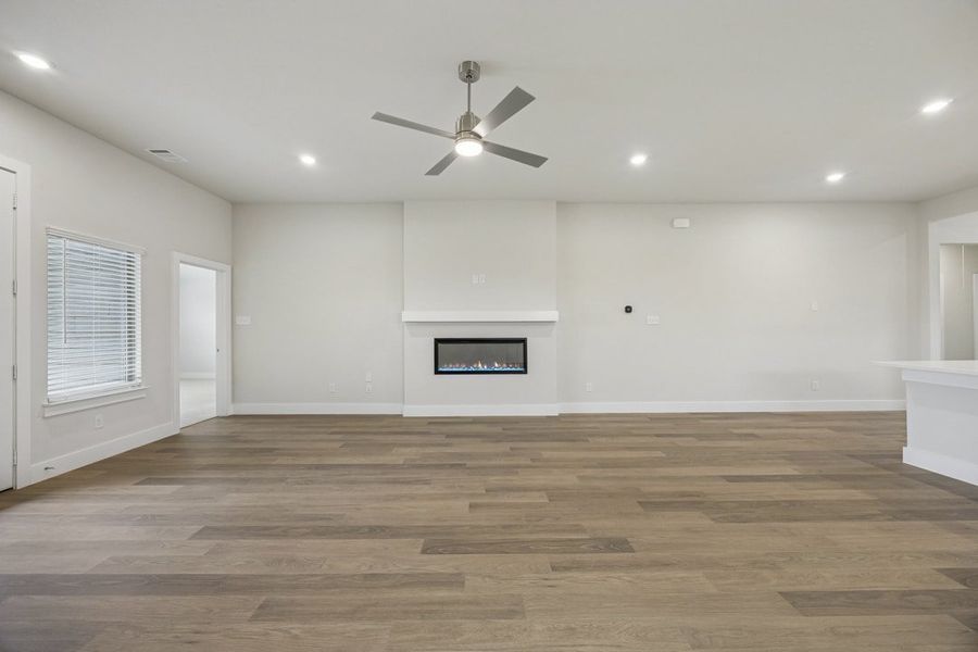 Representative unfurnished interior of a home built from the The Jason by Lillian Custom Homes in Hickory Hill, Sherman (Image 19).