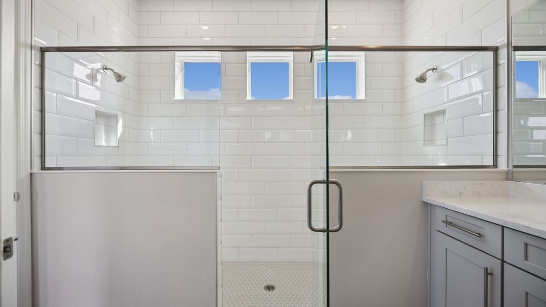 Representative interior finishes for a home built from the Everett by D.R. Horton in Buena Lago, St. Cloud (Image 13).