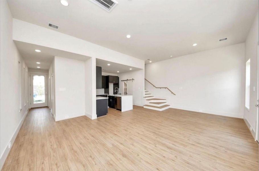 Spacious, unfurnished interior of a new home in , Houston (Image 12).