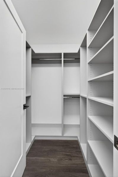 Spacious, unfurnished interior of a new home in , Palm Beach Gardens (Image 75).