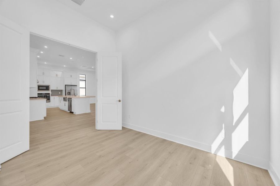 Spacious, unfurnished interior of a new home in Cove Royale, Stuart (Image 26). Spacious, unfurnished interior of a new home in Cove Royale, Stuart (Image 26).