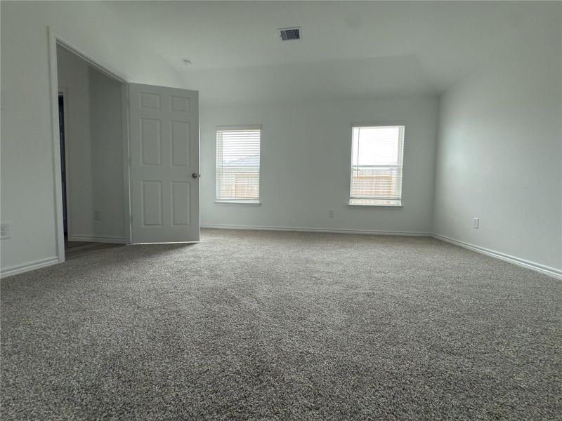 Spacious, unfurnished interior of a new home in , Dayton (Image 12).