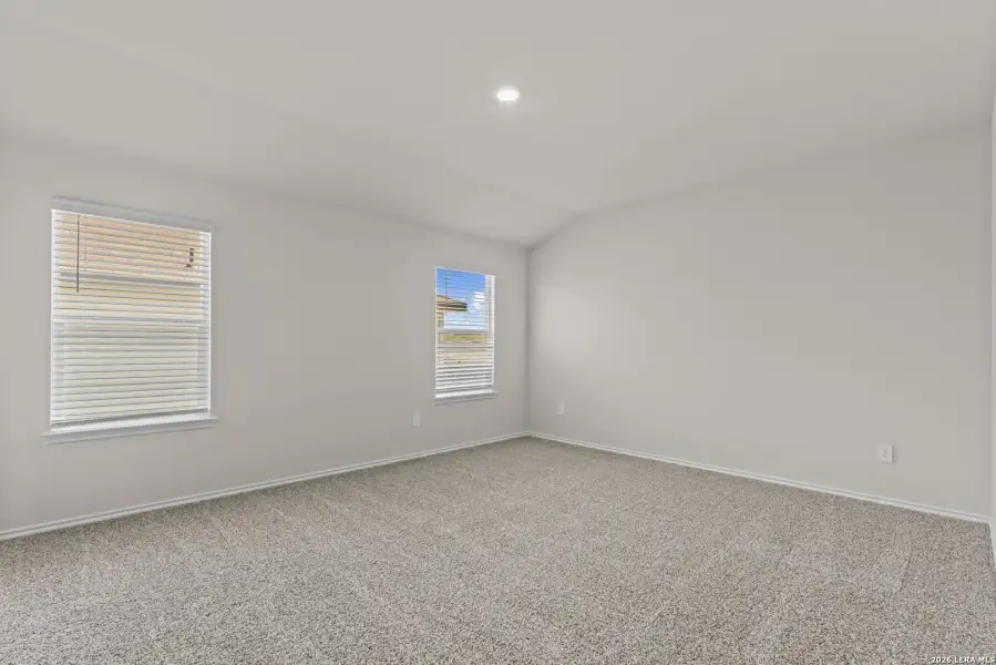 Spacious, unfurnished interior of a new home in Laurel Vistas, San Antonio (Image 19).