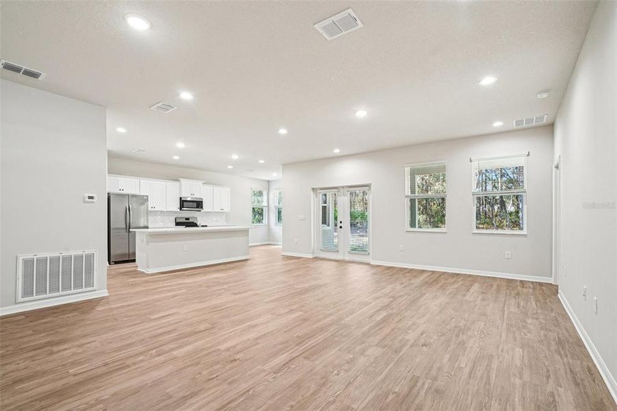 Spacious, unfurnished interior of a new home in , Ocala (Image 13).