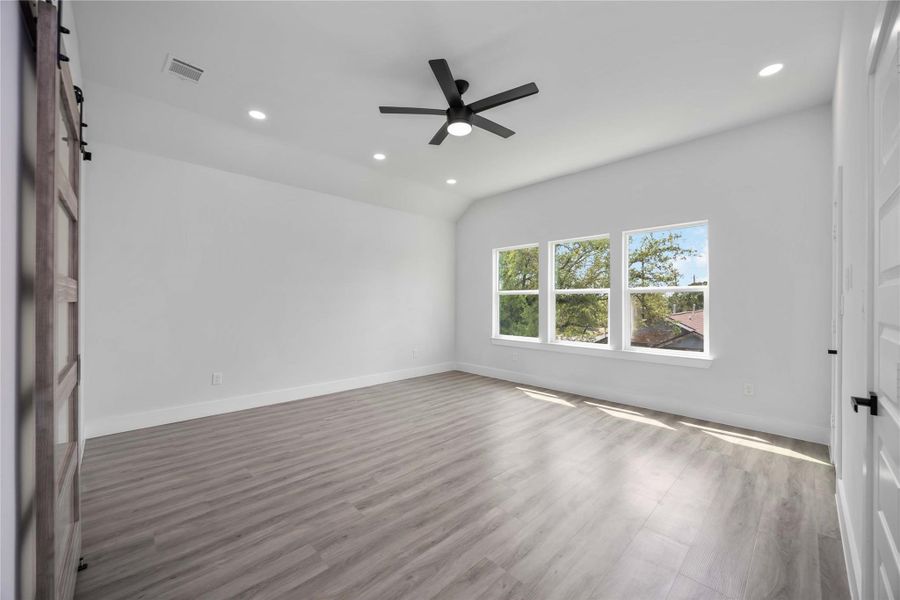 Spacious, unfurnished interior of a new home in , Houston (Image 22).