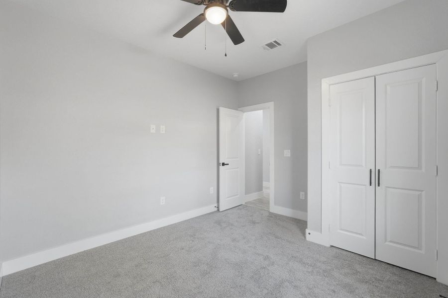 Spacious, unfurnished interior of a new home in , Willis (Image 27).