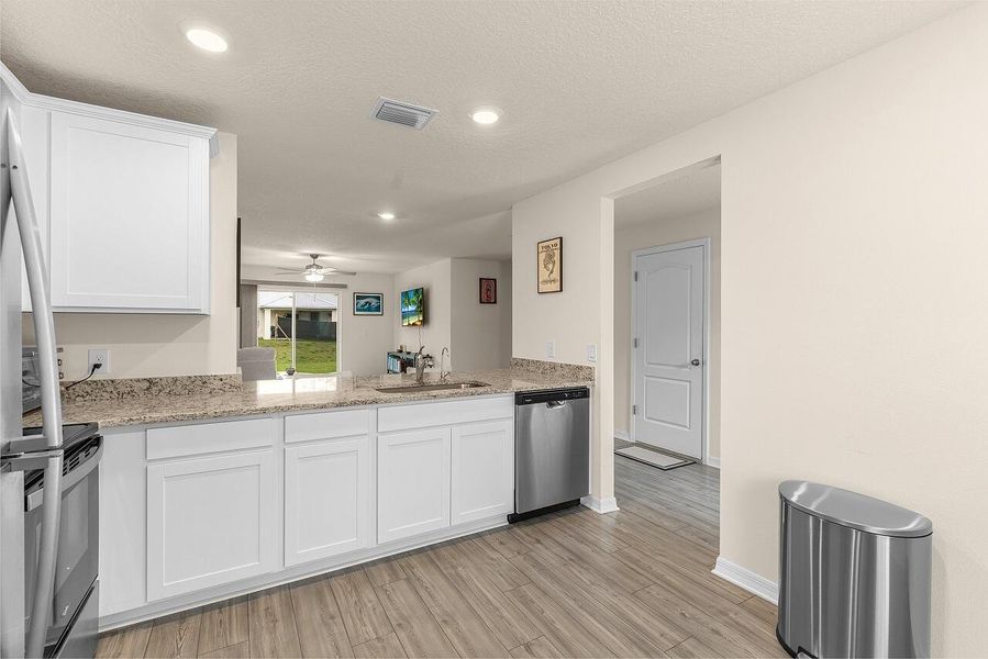 8275-105th-Ct-HigMedia-018-1280