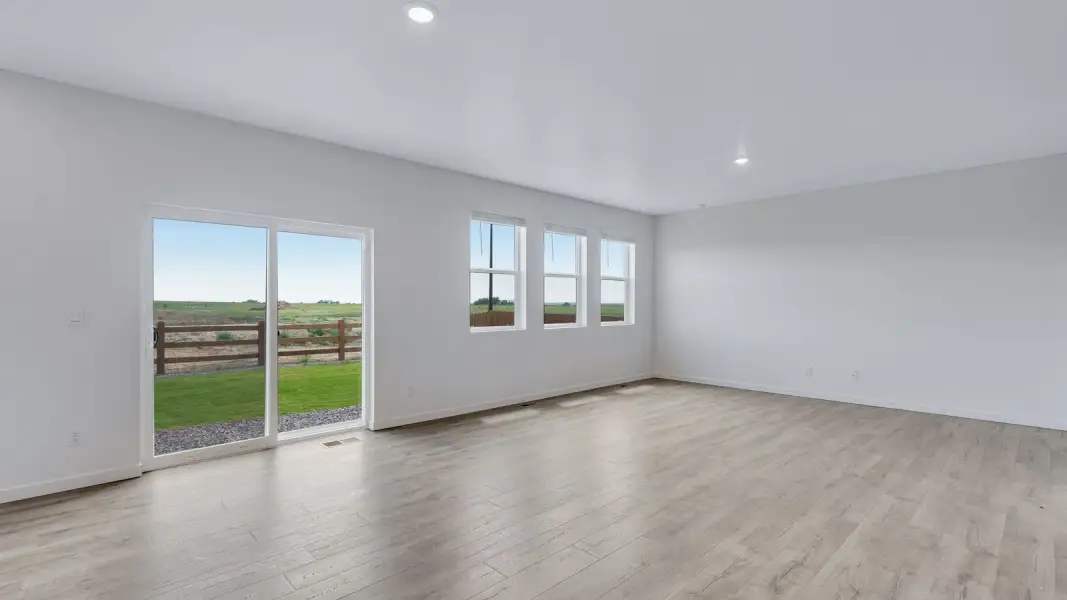 Spacious, unfurnished interior of a new home in Vista Meadows, Fort Lupton (Image 11).