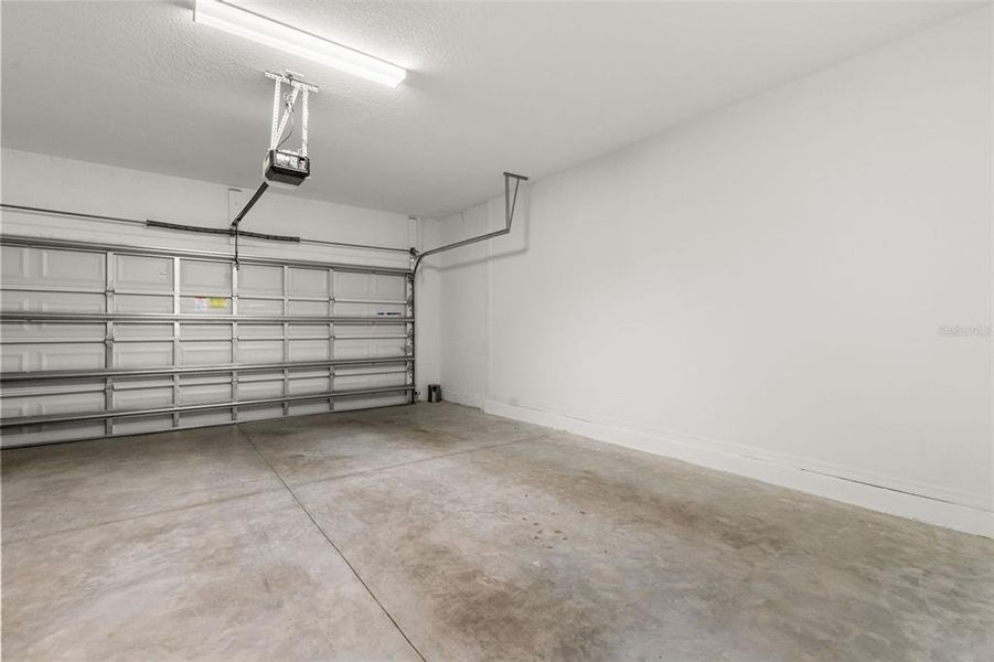 Spacious, unfurnished interior of a new home in Deerbrook, Land O' Lakes (Image 21).
