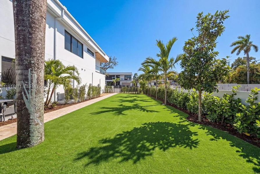 Exterior details and patio area of a home in , Fort Lauderdale (Image 50).