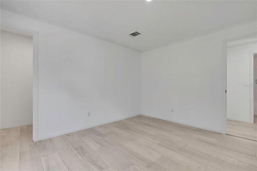 Spacious, unfurnished interior of a new home in , Homosassa (Image 33).