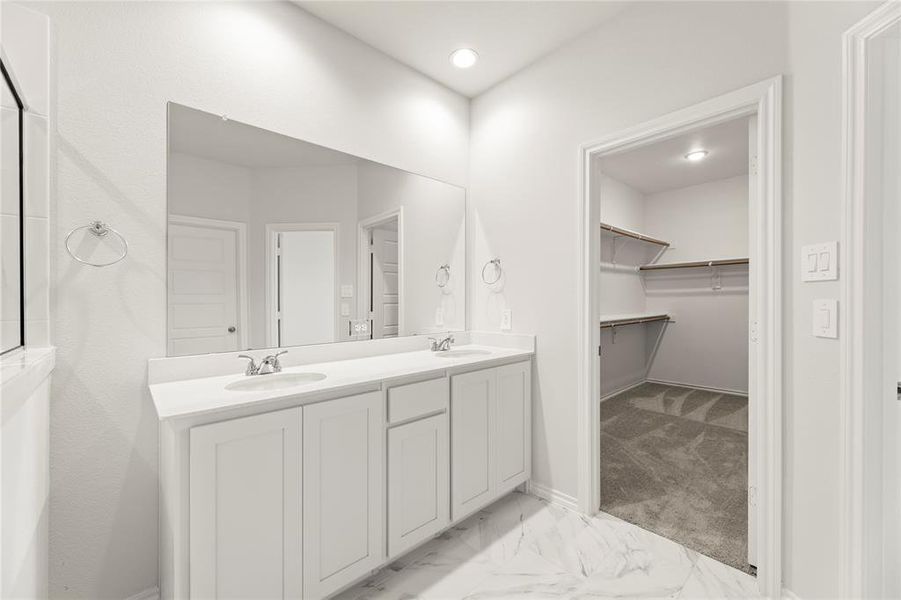 17. 3101 Yellow Pine - Bath (4)