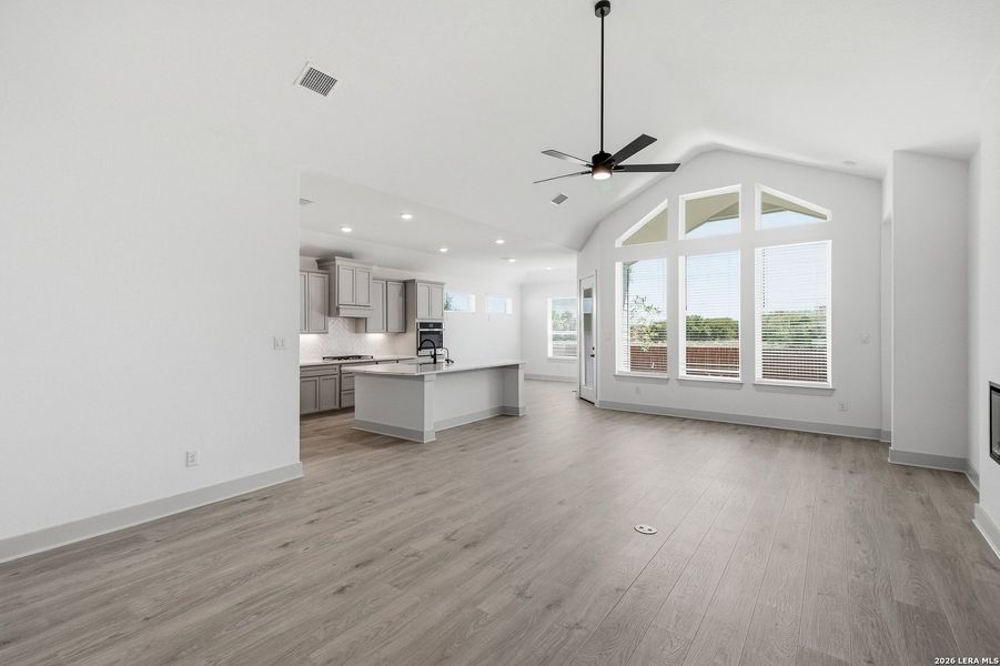 Spacious, unfurnished interior of a new home in Stillwater Ranch, San Antonio (Image 16).