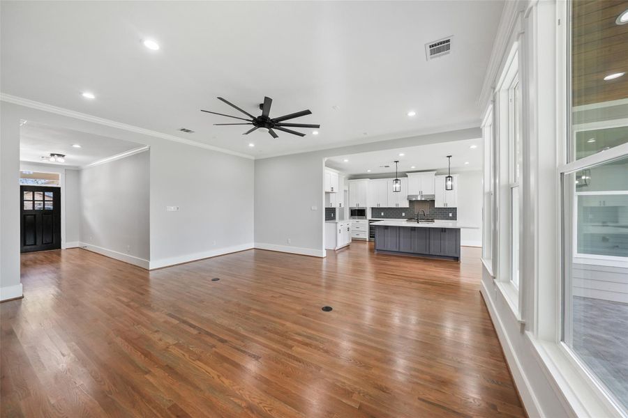 Spacious, unfurnished interior of a new home in , Houston (Image 27).