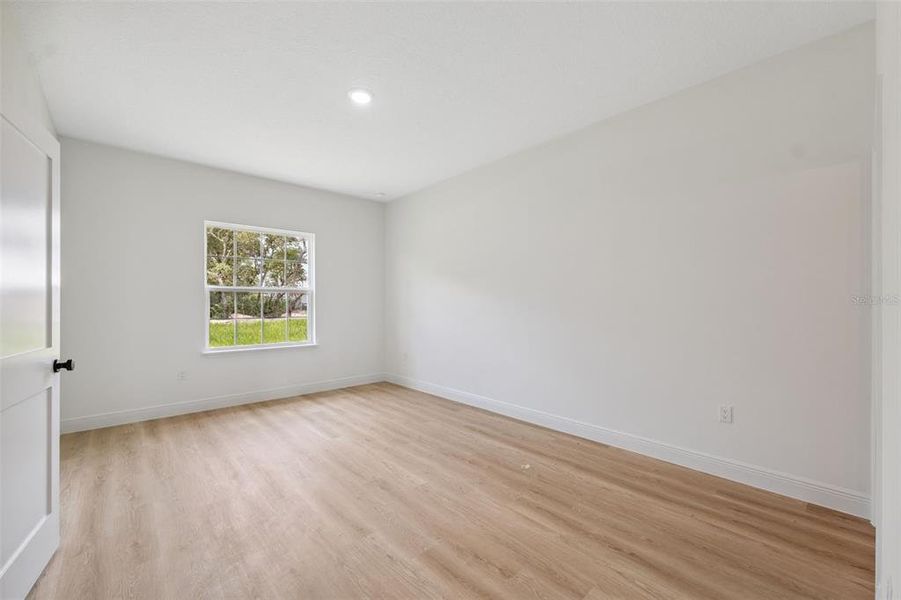 Spacious, unfurnished interior of a new home in , Ocala (Image 32).