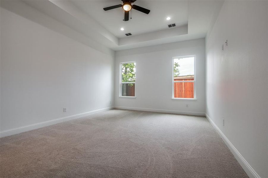 Spacious, unfurnished interior of a new home in , Waxahachie (Image 16).