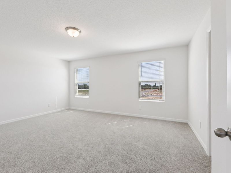 Spacious, unfurnished interior of a new home in The Reserve at Twin Lakes, St. Cloud (Image 9).