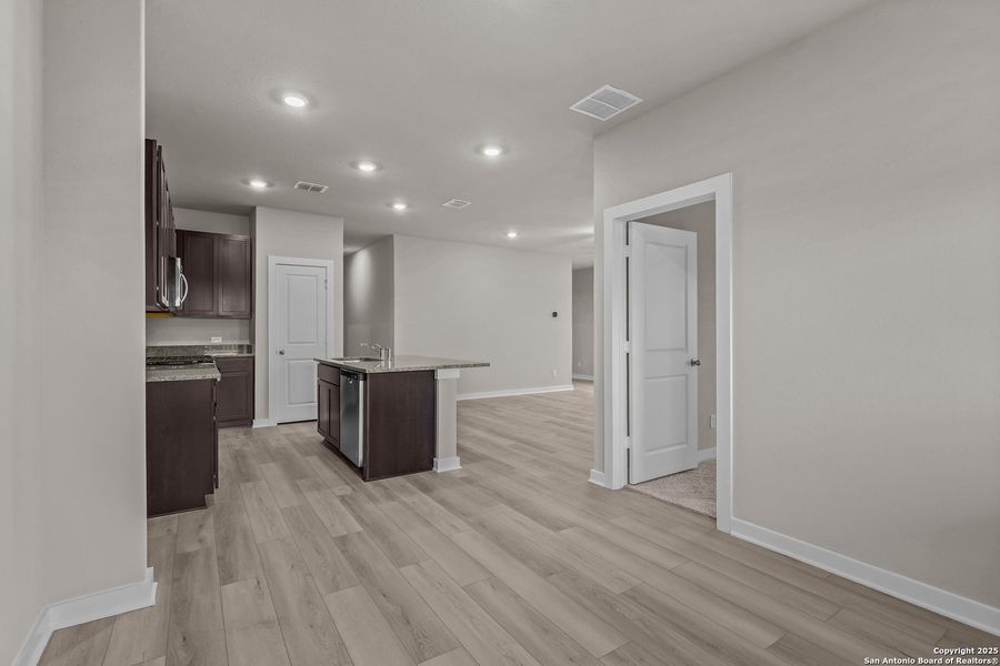 Spacious, unfurnished interior of a new home in Garden Grove, Schertz (Image 14).