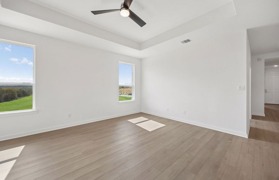 Spacious, unfurnished interior of a new home in Crescent Bluff, Georgetown (Image 17).