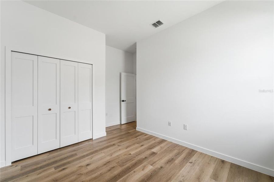 Spacious, unfurnished interior of a new home in , Ocala (Image 30).