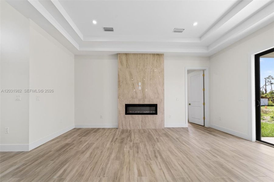 Spacious, unfurnished interior of a new home in , Naples (Image 23).