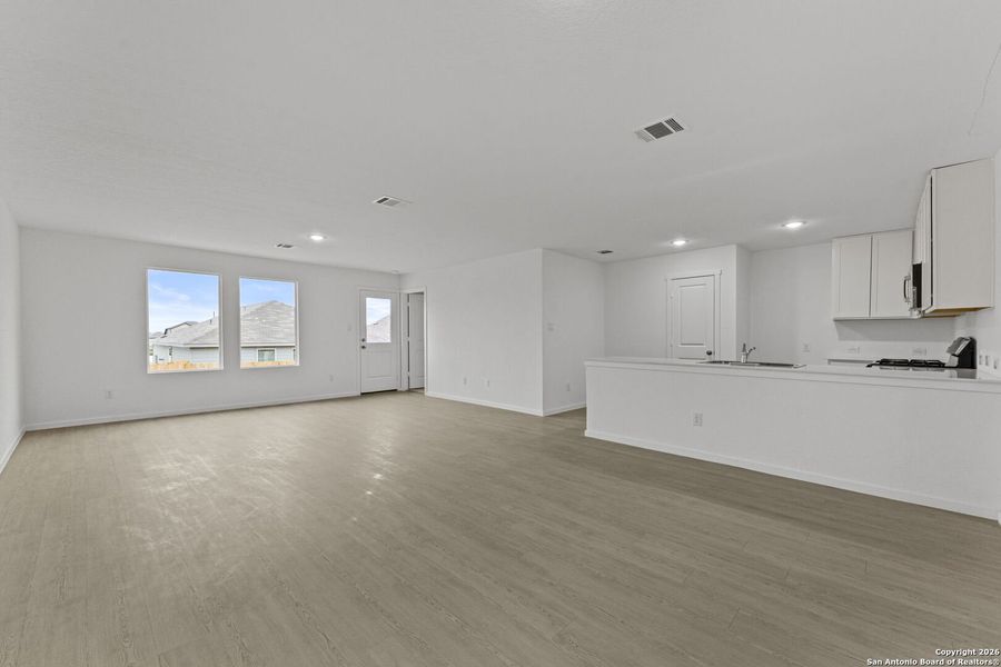 Spacious, unfurnished interior of a new home in , New Braunfels (Image 22).