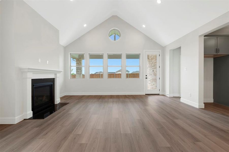 Spacious, unfurnished interior of a new home in Heritage Ranch, Sherman (Image 11).