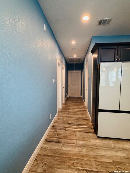 Spacious, unfurnished interior of a new home in , Schertz (Image 20).