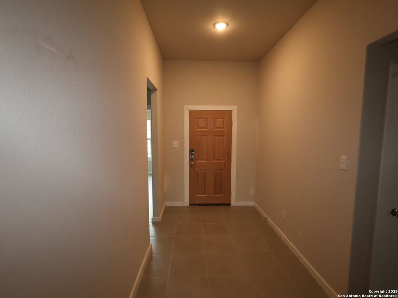 Spacious, unfurnished interior of a new home in Winding Brook, San Antonio (Image 17). Spacious, unfurnished interior of a new home in Winding Brook, San Antonio (Image 17).