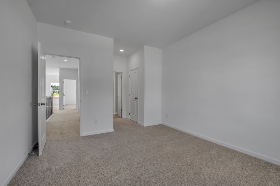 Spacious, unfurnished interior of a new home in Stratford Station, Lebanon (Image 26).