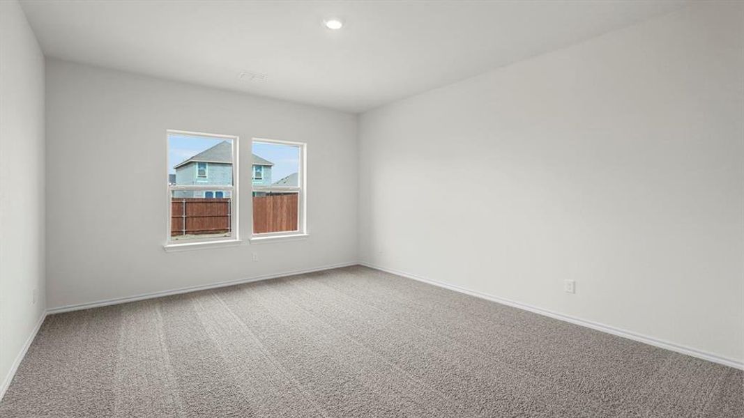 Spacious, unfurnished interior of a new home in Creekside Ranch, Blue Ridge (Image 12).