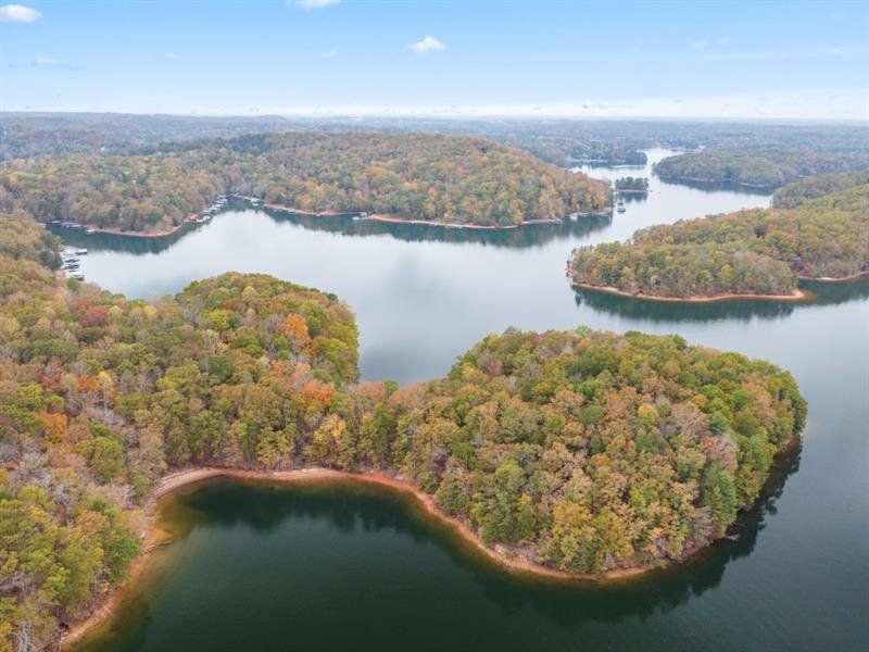 Natural landscape and outdoor views near Falcon Landing in Gainesville (Image 51).