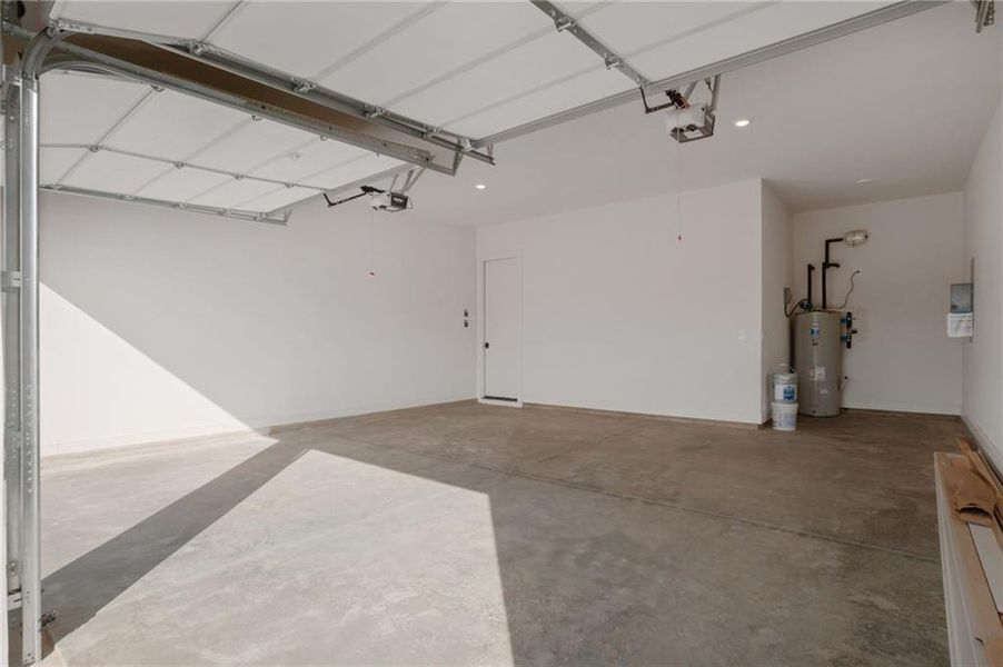 Spacious, unfurnished interior of a new home in , Statham (Image 26).