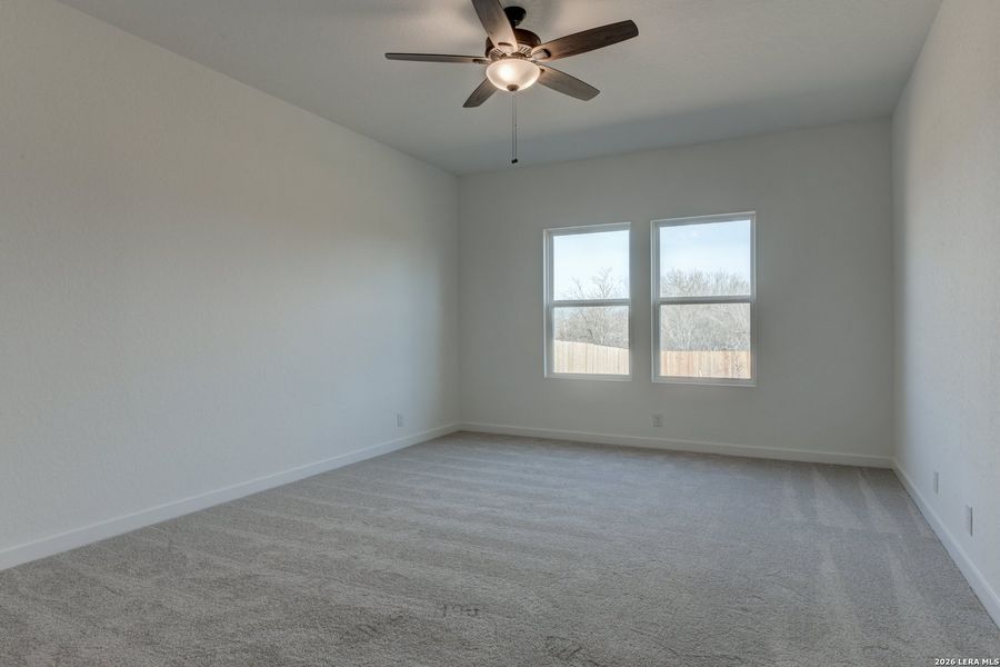 Spacious, unfurnished interior of a new home in Nopal Valley, San Antonio (Image 27).