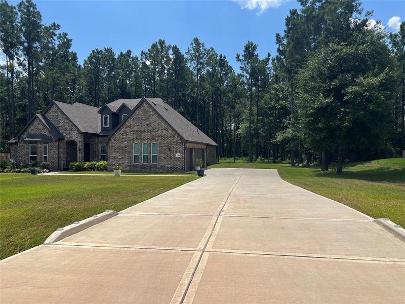Front exterior of a new home in , Conroe, TX, highlighting curb appeal (Image 2). Front exterior of a new home in , Conroe, TX, highlighting curb appeal (Image 2).