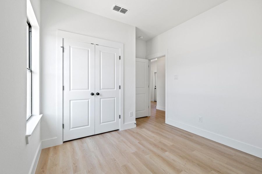 Spacious, unfurnished interior of a new home in , Beasley (Image 13).