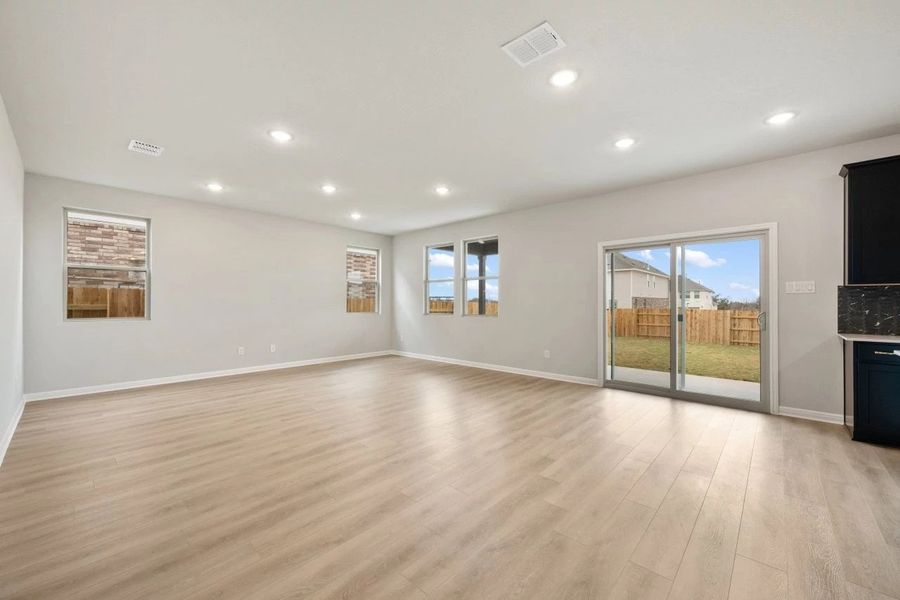 Spacious, unfurnished interior of a new home in Patterson Ranch, Georgetown (Image 19).