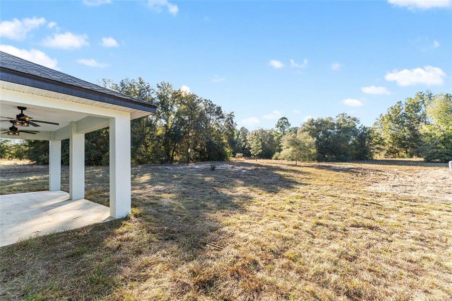 Exterior details and patio area of a home in , Dunnellon (Image 27).