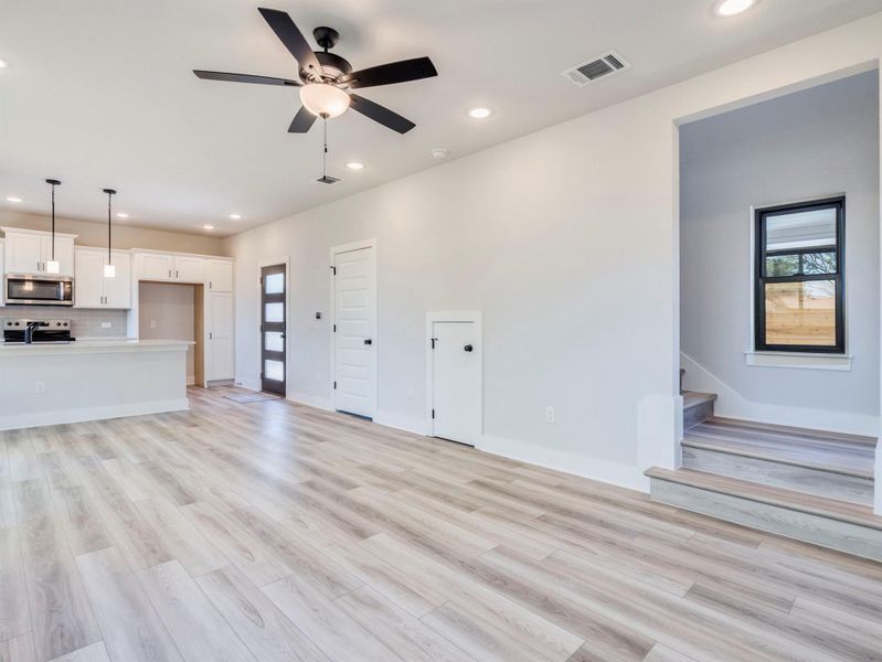 Spacious, unfurnished interior of a new home in , Austin (Image 18).