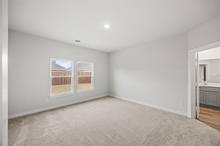 Spacious, unfurnished interior of a new home in Summerwood Estates, Red Oak (Image 12).