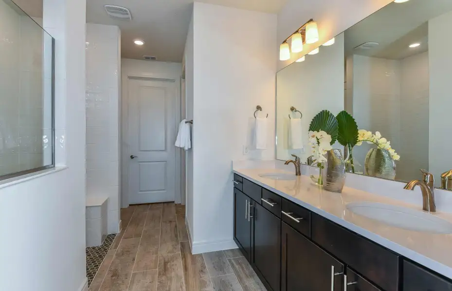 Representative furnished interior of a home built from the Coral by Pulte Homes in Hilliard Isle, Kissimmee (Image 10).