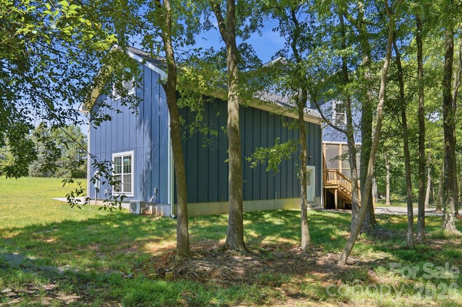 Exterior details and patio area of a home in , Monroe (Image 27).