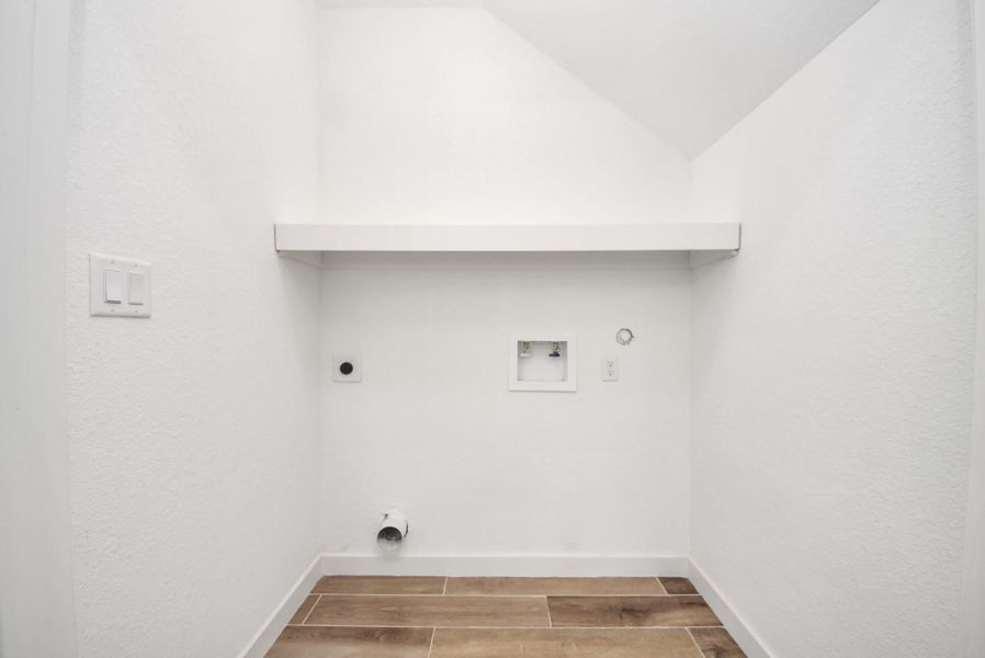 Spacious, unfurnished interior of a new home in , Conroe (Image 34).