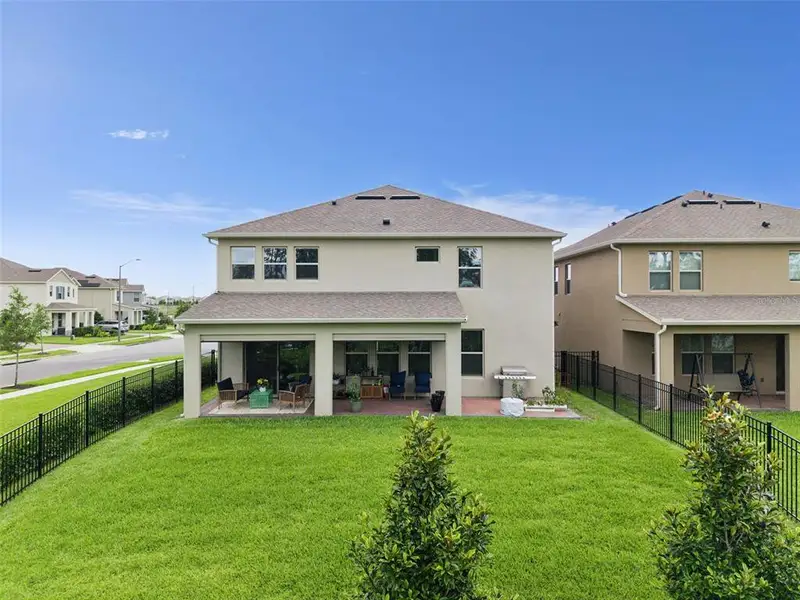 Exterior details and patio area of a home in , Winter Garden (Image 29).