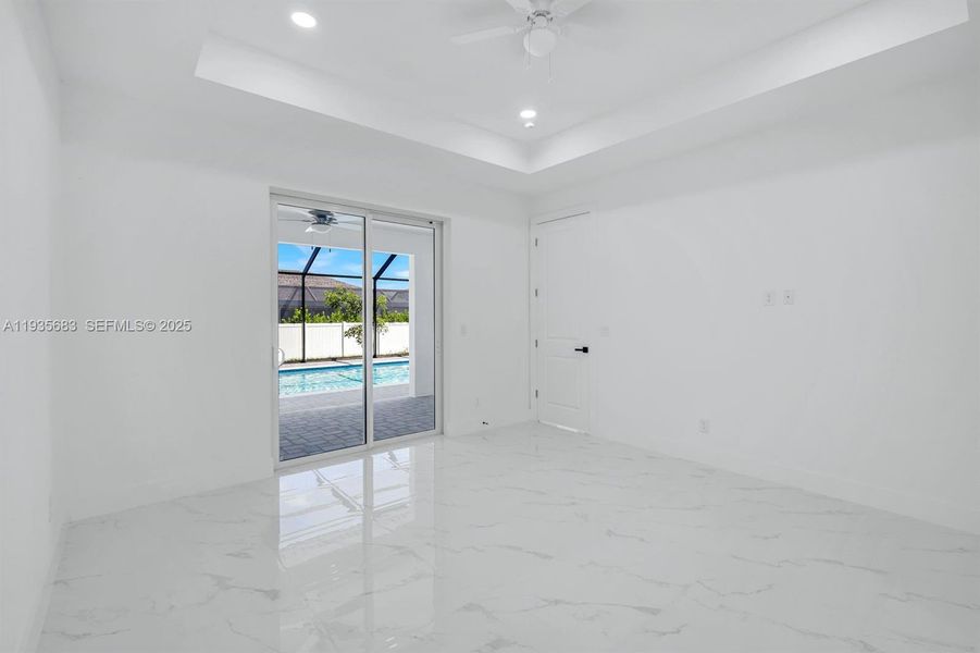 Spacious, unfurnished interior of a new home in , Cape Coral (Image 27).