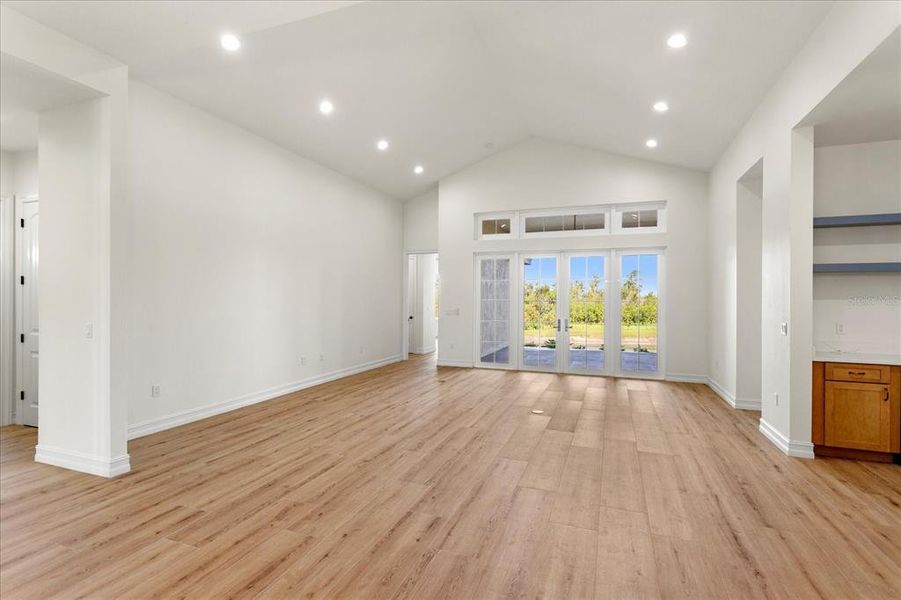 Spacious, unfurnished interior of a new home in , Auburndale (Image 19).