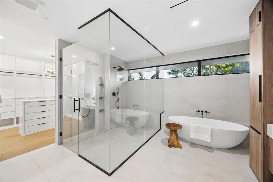 Furnished interior view inside a new home in , Bellaire (Image 29).