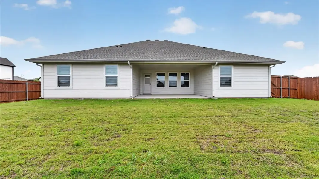 Exterior details and patio area of a home in Parkerville Meadows, DeSoto (Image 3).