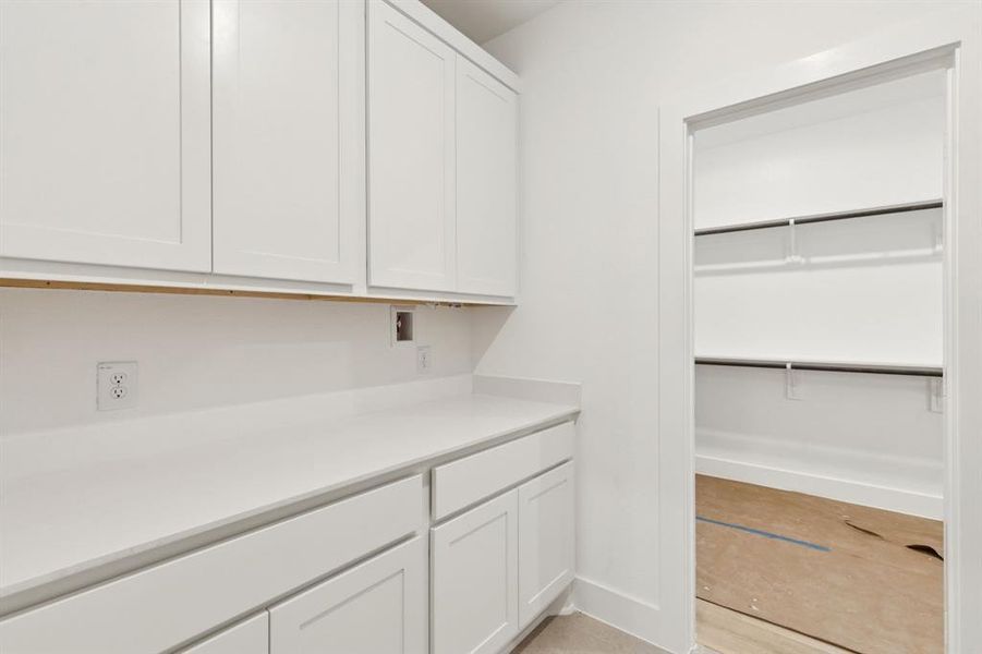 Furnished interior view inside a new home in Dove Hollow, Waxahachie (Image 6). Furnished interior view inside a new home in Dove Hollow, Waxahachie (Image 6).